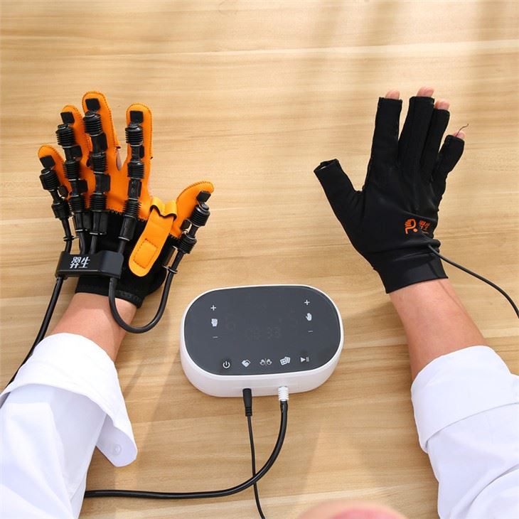 Aivohalvauksen palautuva käsien robottikuntoutuslaite